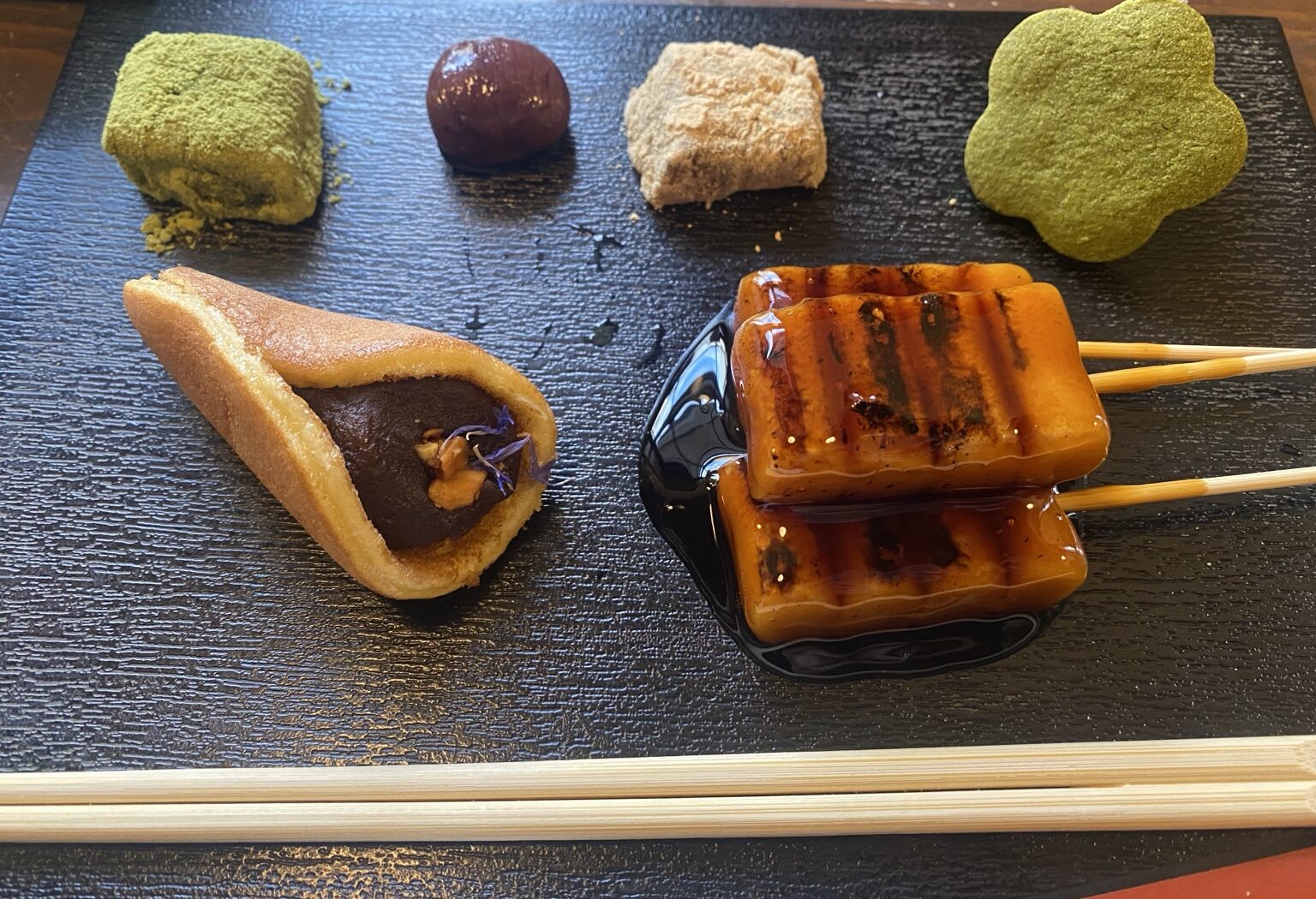 京都の梅園で味わった四角いみたらし団子と和菓子